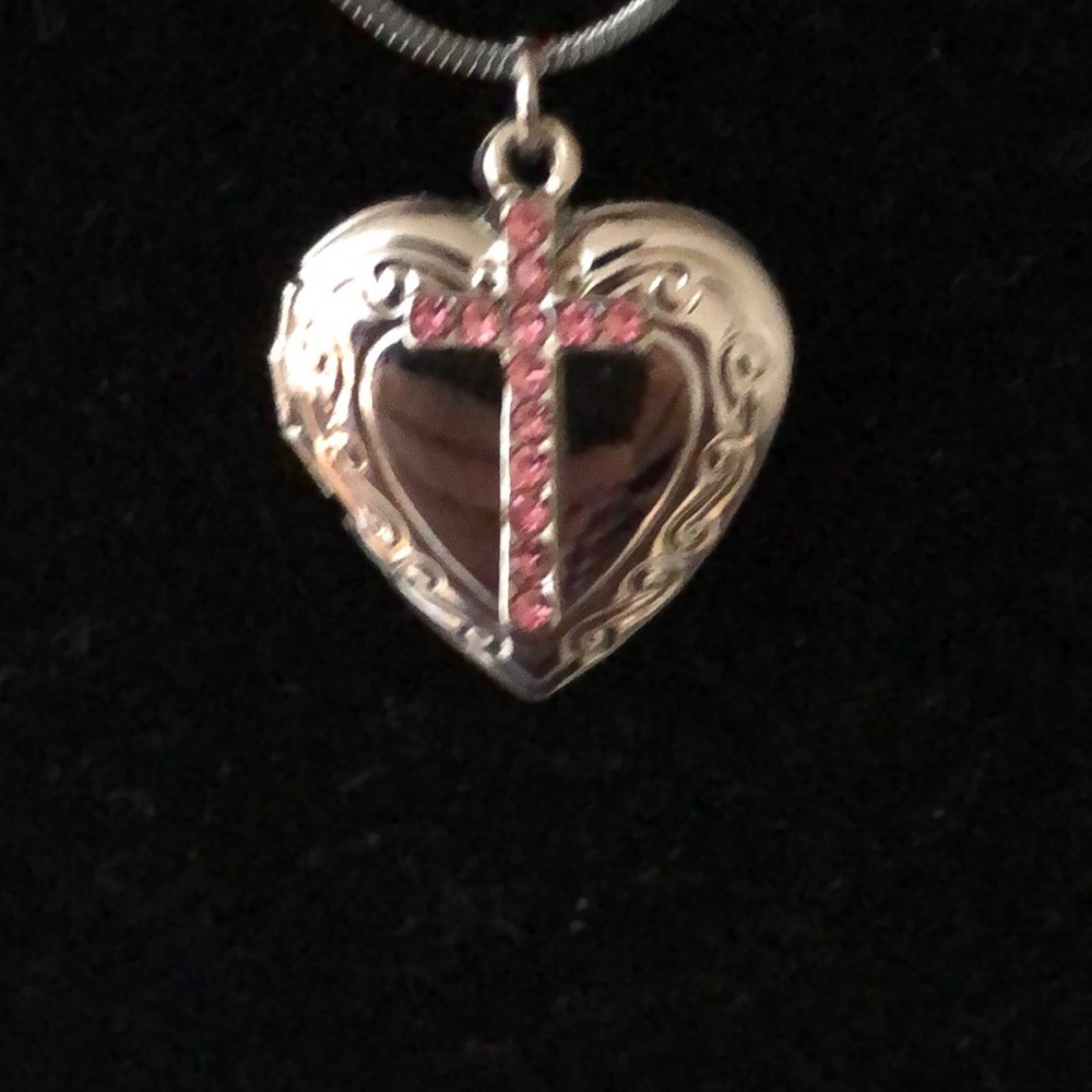 - Locket heart and cross necklace NWOT - Picture 5 of 5